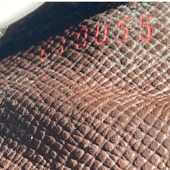 Authentic Louis Vitton Porte Yen Cartes bifold wallet - Picture 15 of 15